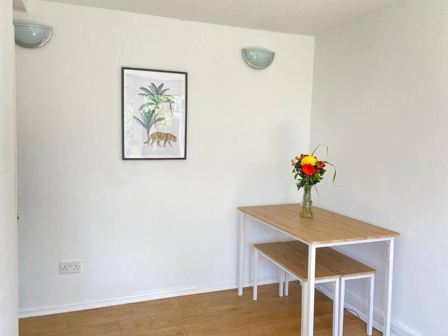 Stylish & Tranquil Flat With Excellent Connections Lägenhet London Exteriör bild