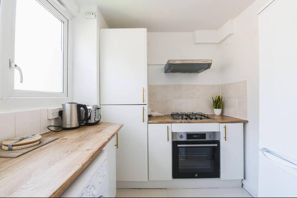 Stylish & Tranquil Flat With Excellent Connections Lägenhet London Exteriör bild